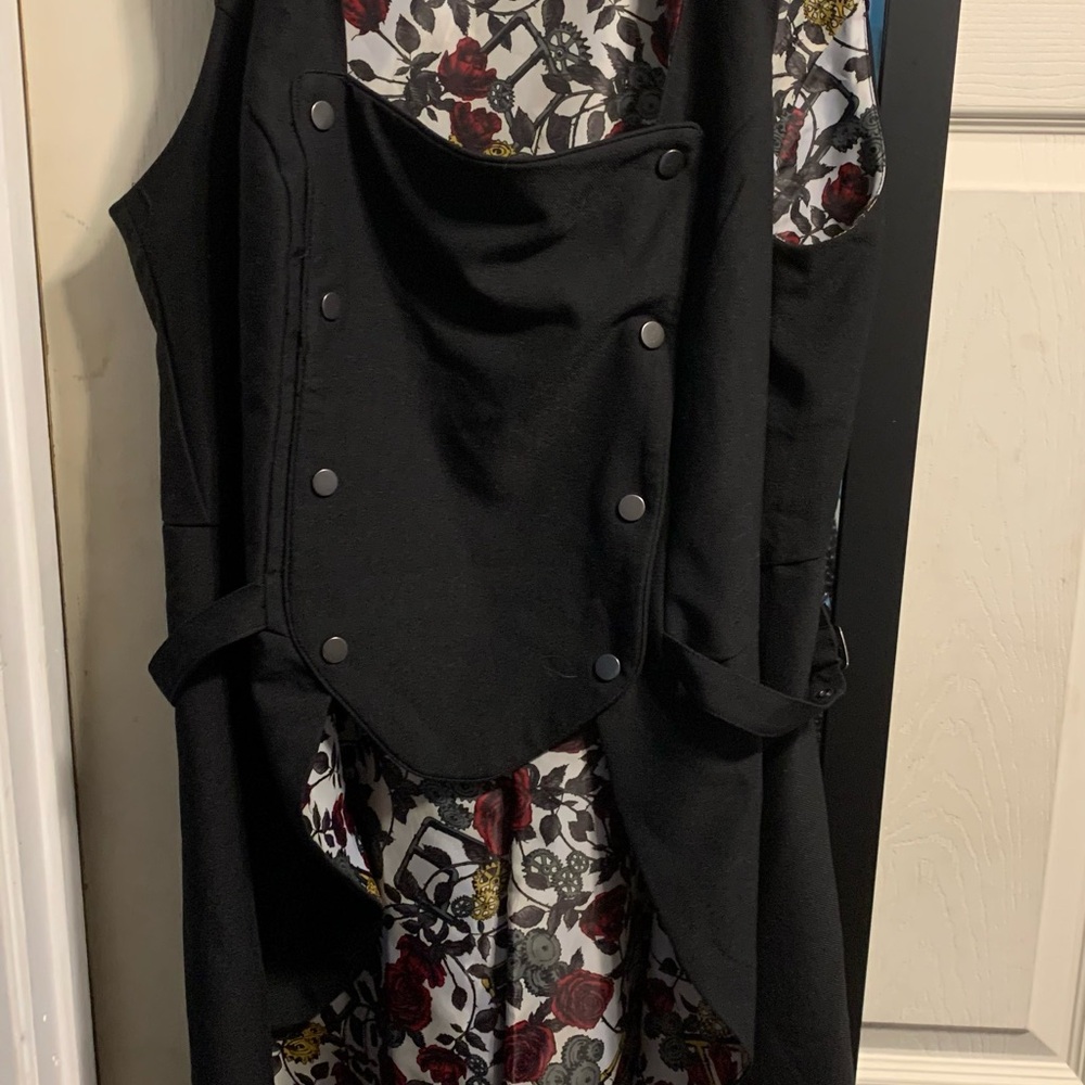 HOT TOPIC SZ 0 BLACK STEAMPUNK TUXEDO VEST with tails